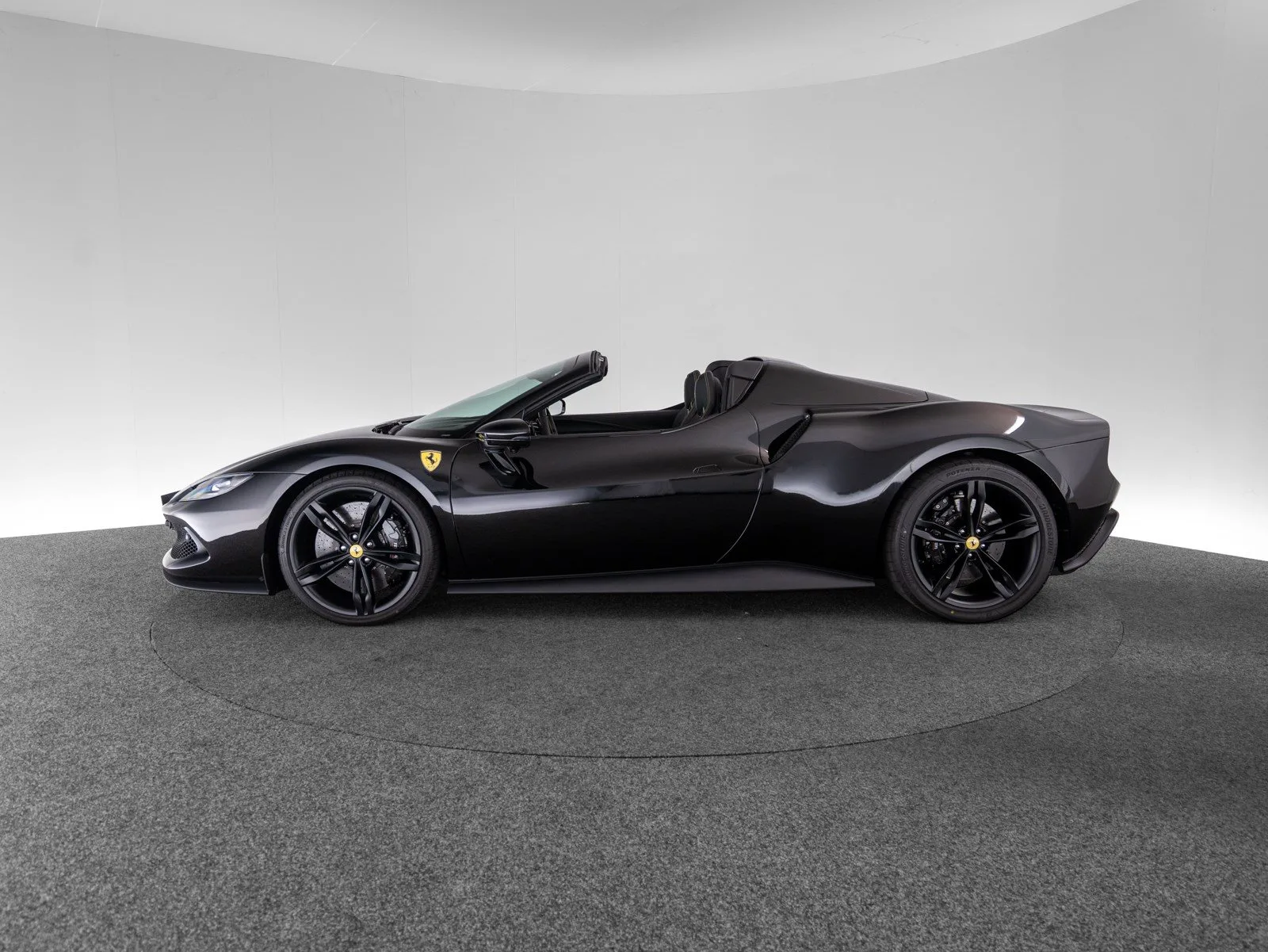 2026 Ferrari 296 GTS, 8/30