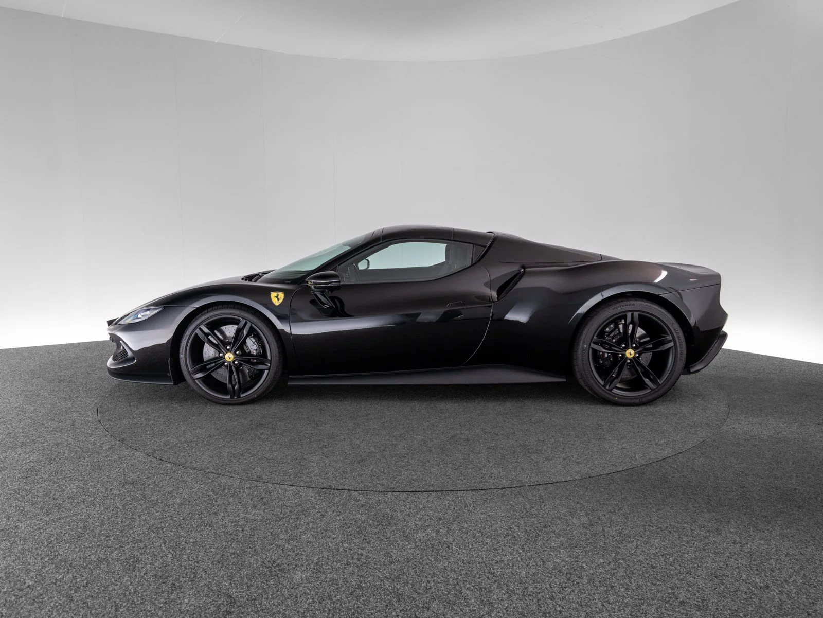 2026 Ferrari 296 GTS, 12/30