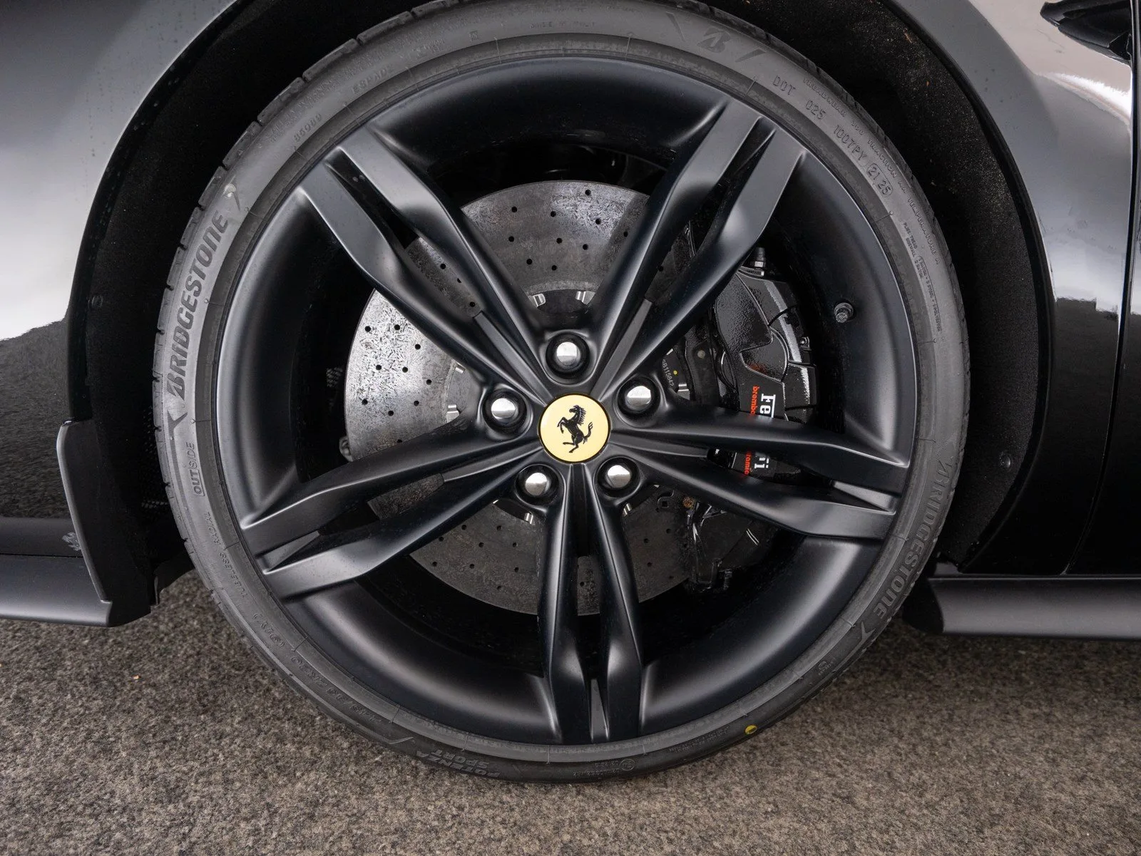 2026 Ferrari 296 GTS, 13/30