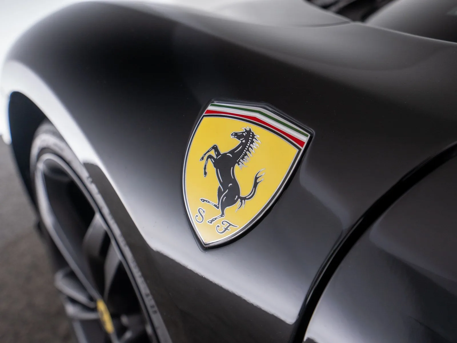 2026 Ferrari 296 GTS, 15/30