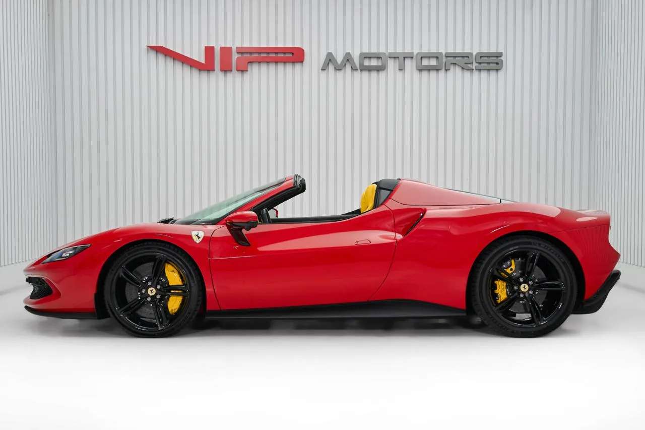2026 Ferrari 296 GTS, 7/13