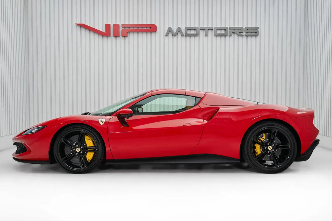 2026 Ferrari 296 GTS, 8/13
