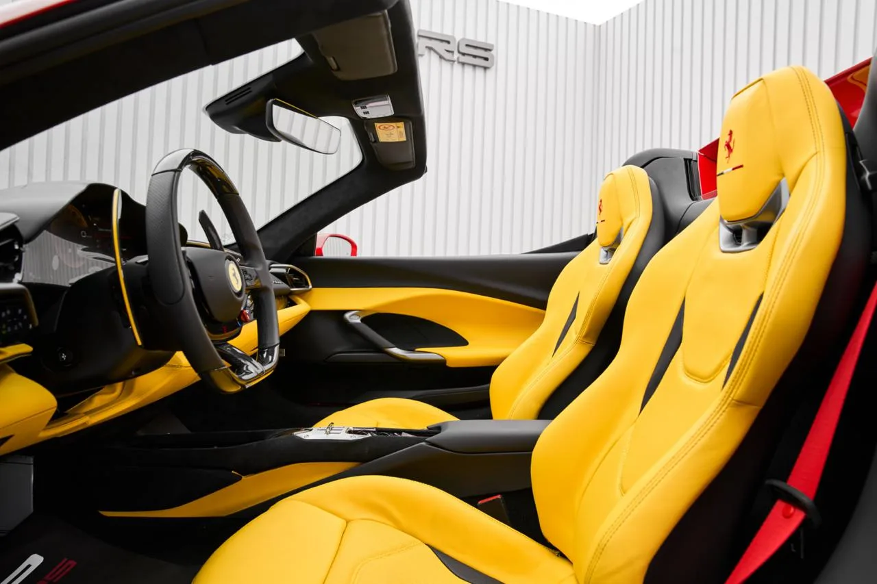 2026 Ferrari 296 GTS, 10/13