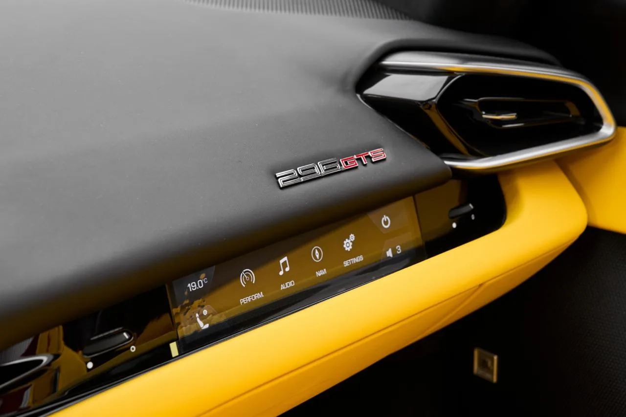 2026 Ferrari 296 GTS, 11/13
