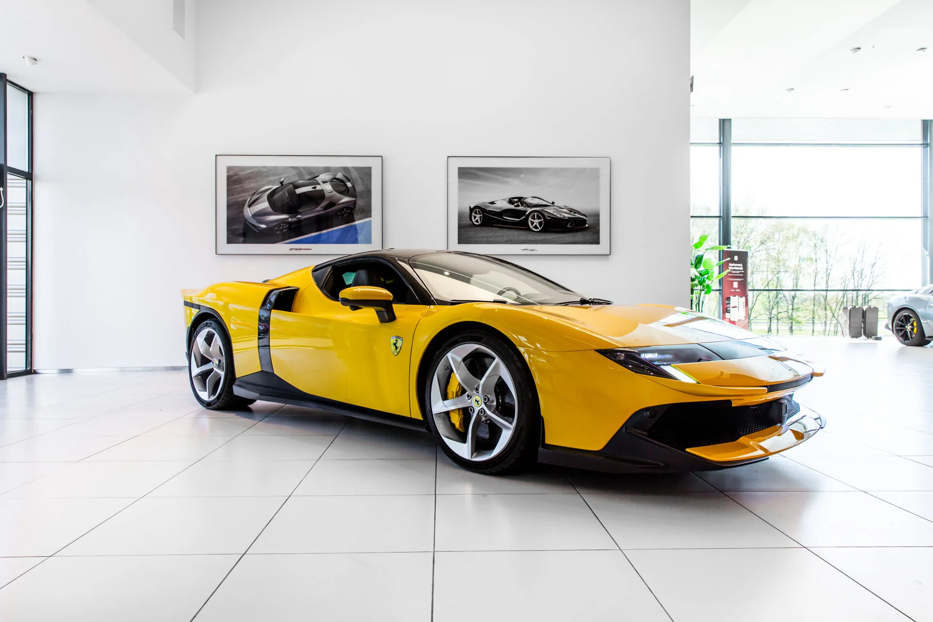 2026 Ferrari 849 Testarossa proposée par un concessionnaire spécialisé à Hengelo, Pays-Bas, photo principale