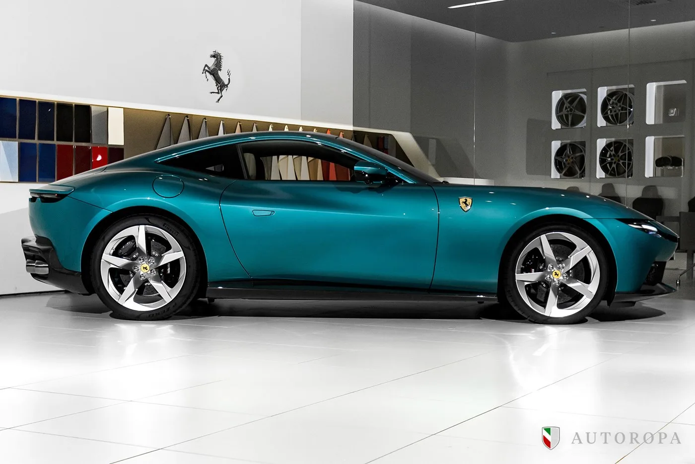 2026 Ferrari Amalfi proposée par un concessionnaire agréé Ferrari et Maserati à Arlöv, Suède, photo 3 sur 10