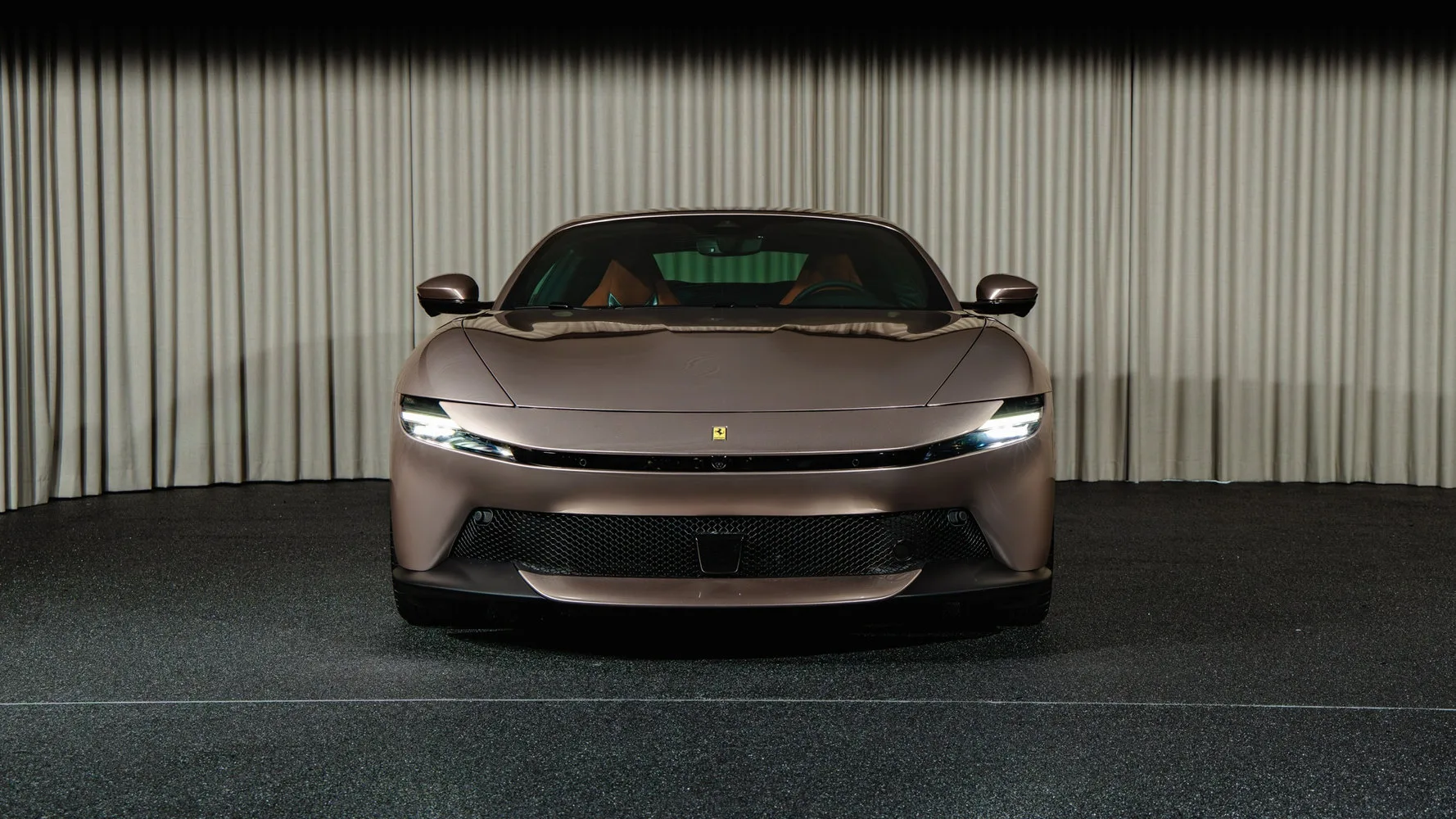 2026 Ferrari Amalfi proposée par un concessionnaire spécialisé à Kongens Lyngby, Danemark, photo principale