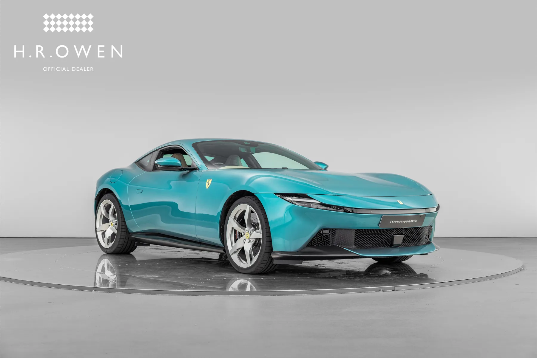2026 Ferrari Amalfi proposée par un groupe de concessions agréées à Hatfield, Royaume-Uni, photo principale