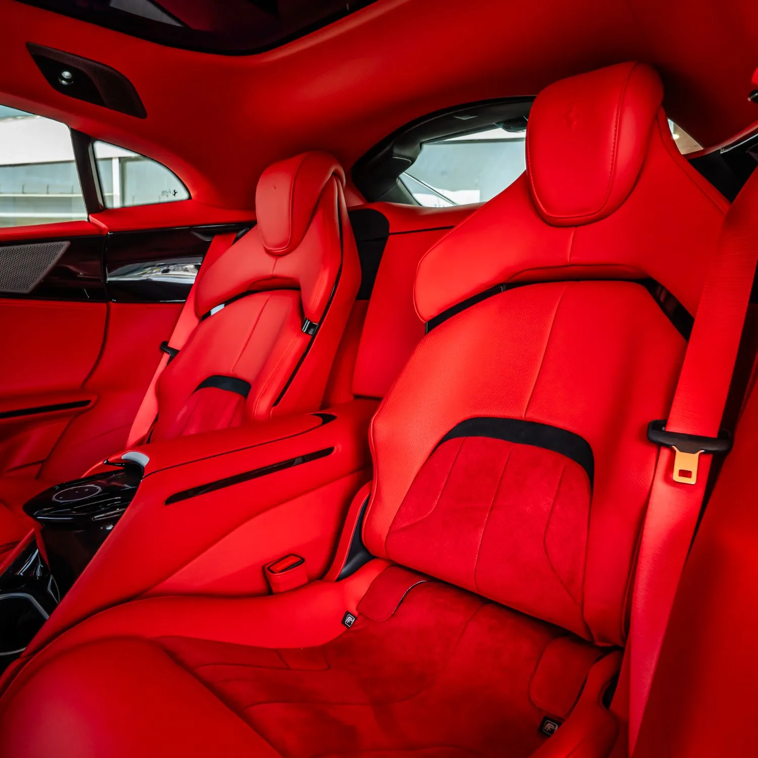 2026 Ferrari Purosangue angeboten von einem Fachhändler in Dubai, Vereinigte Arabische Emirate, Foto 12 von 14