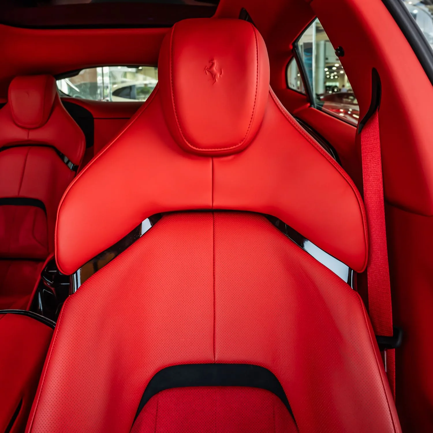 2026 Ferrari Purosangue angeboten von einem Fachhändler in Dubai, Vereinigte Arabische Emirate, Foto 13 von 14