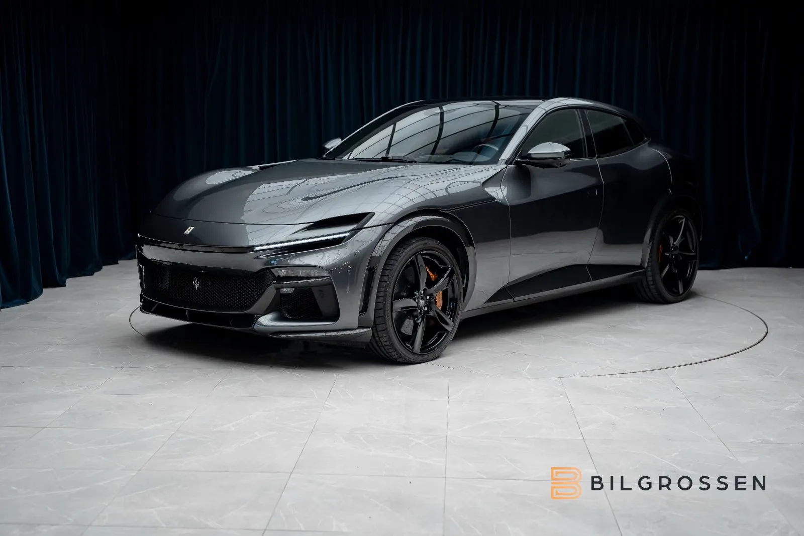 2026 Ferrari Purosangue proposée par un concessionnaire spécialisé à Täby, Suède, photo principale