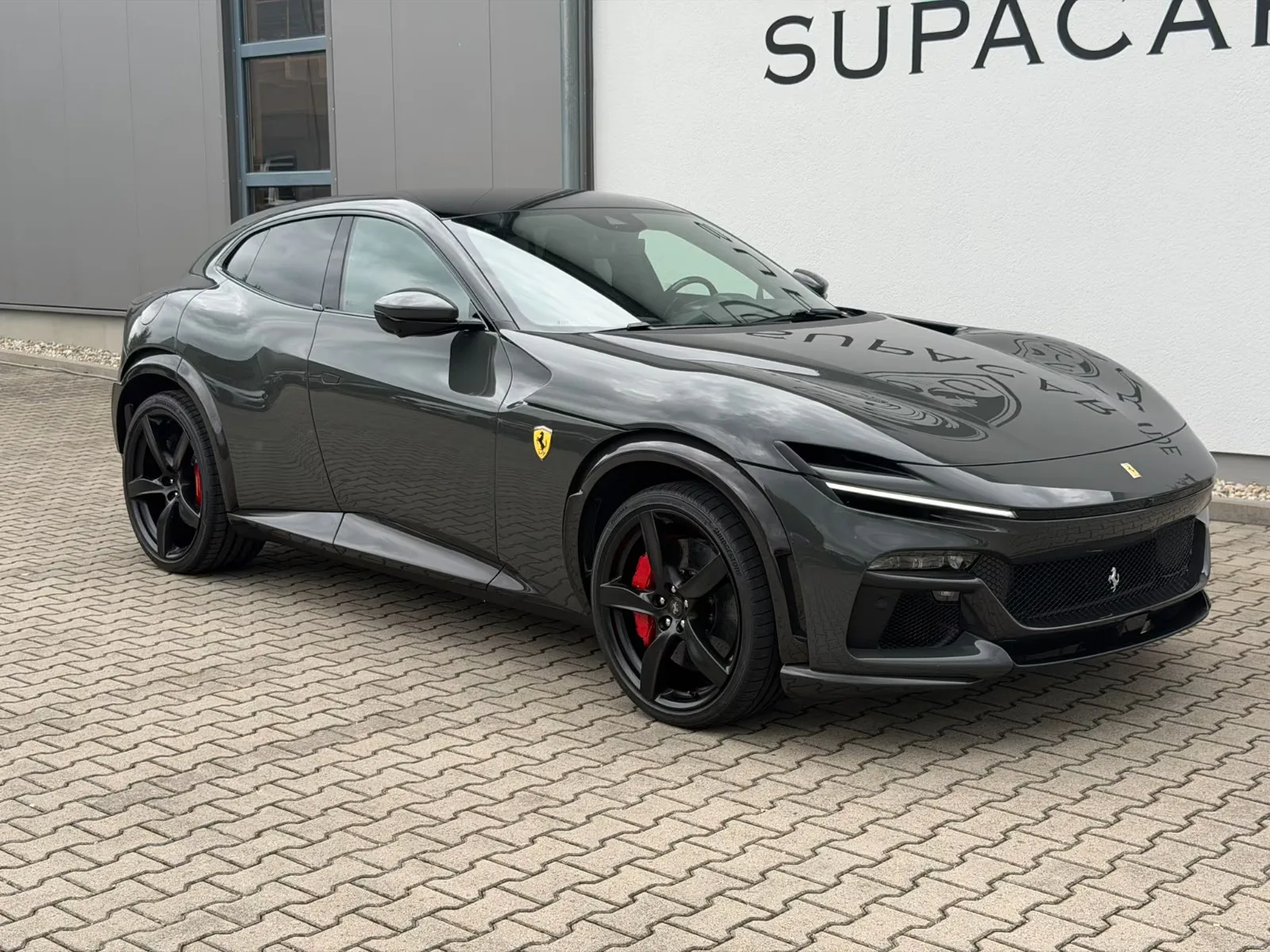 2026 Ferrari Purosangue angeboten von einem Fachhändler in Kranzberg, Deutschland, Hauptfoto