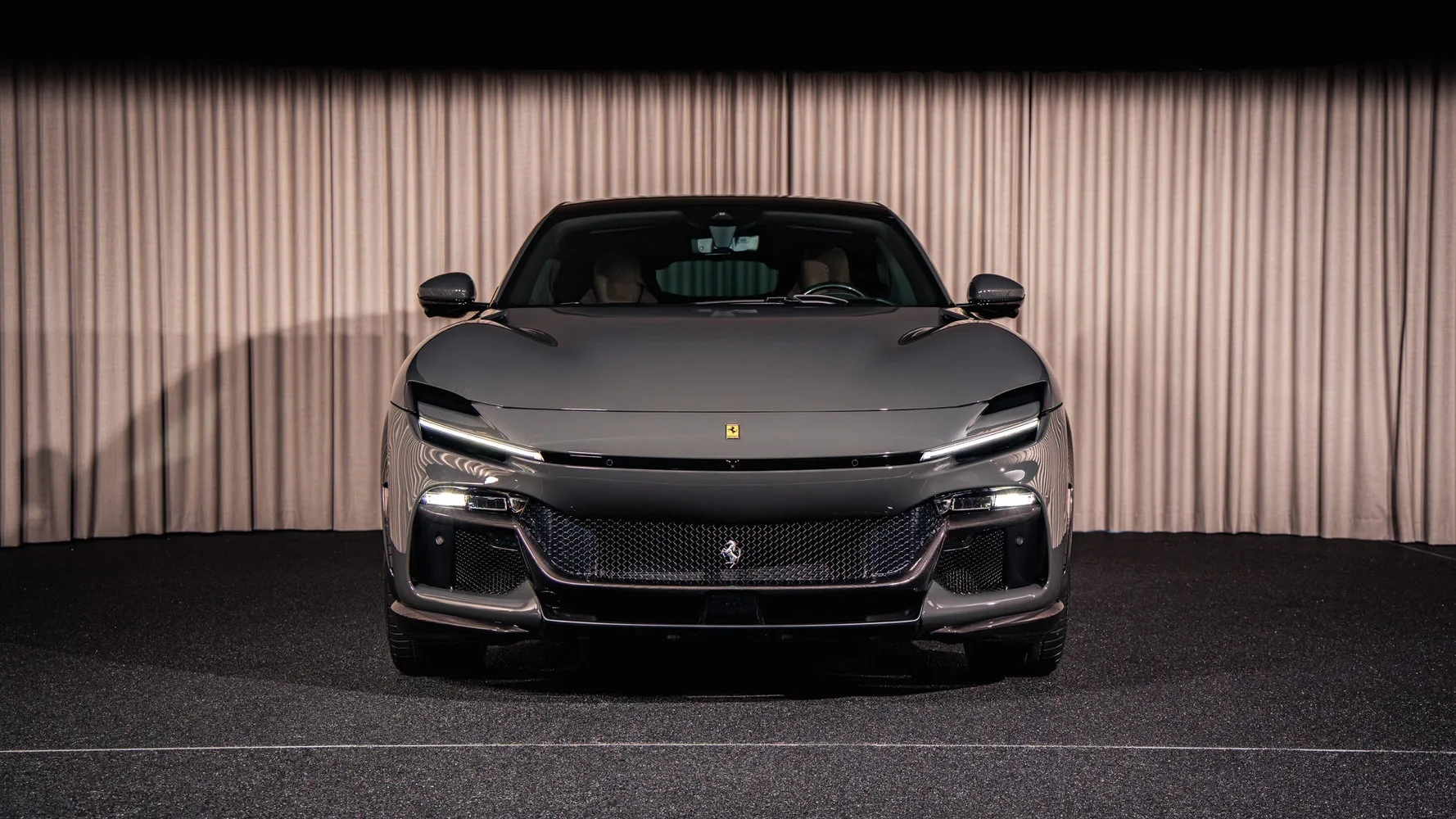 2026 Ferrari Purosangue proposée par un concessionnaire spécialisé à Kongens Lyngby, Danemark, photo principale