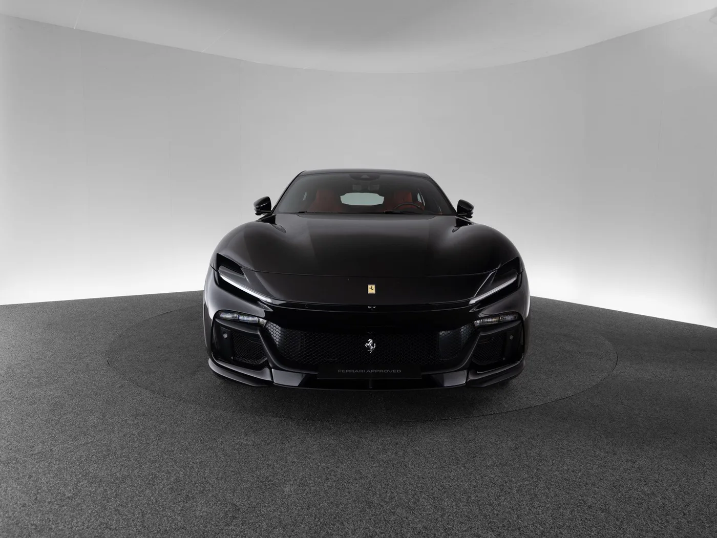 2026 Ferrari Purosangue verkauft von einem Fachhändler in Singen, Deutschland, Foto 2 von 15