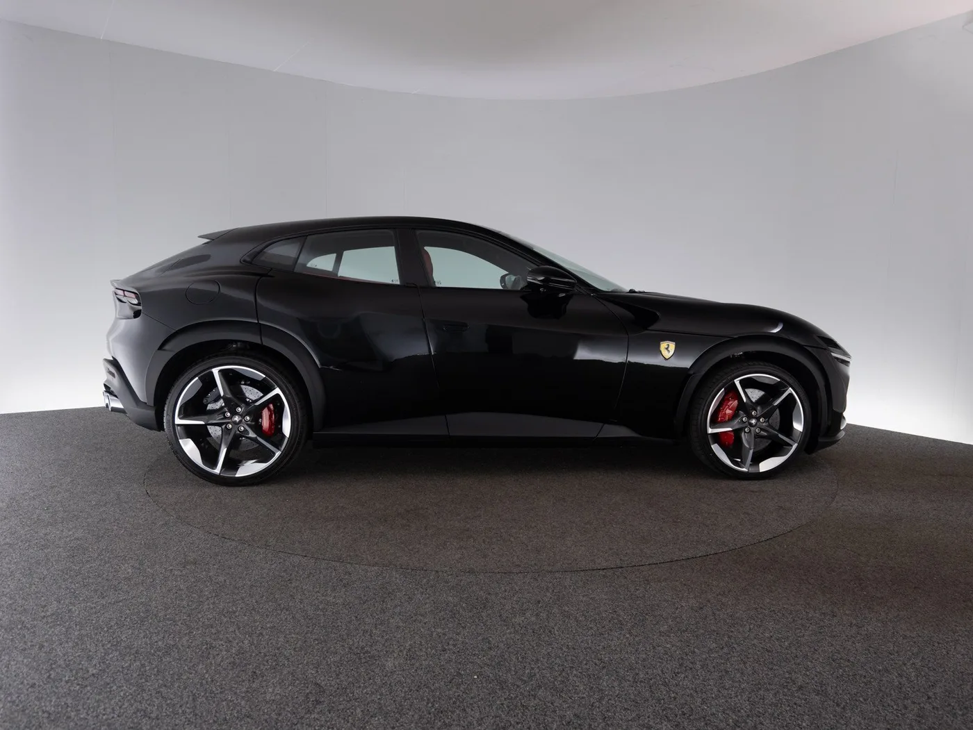 2026 Ferrari Purosangue verkauft von einem Fachhändler in Singen, Deutschland, Foto 4 von 15
