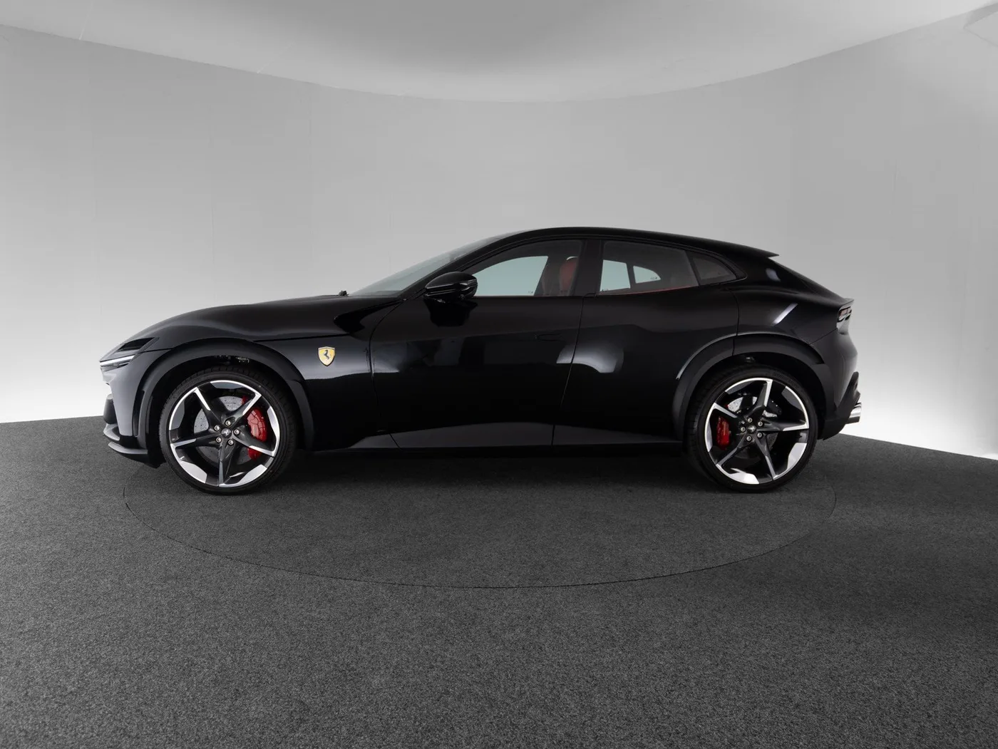 2026 Ferrari Purosangue verkauft von einem Fachhändler in Singen, Deutschland, Foto 8 von 15