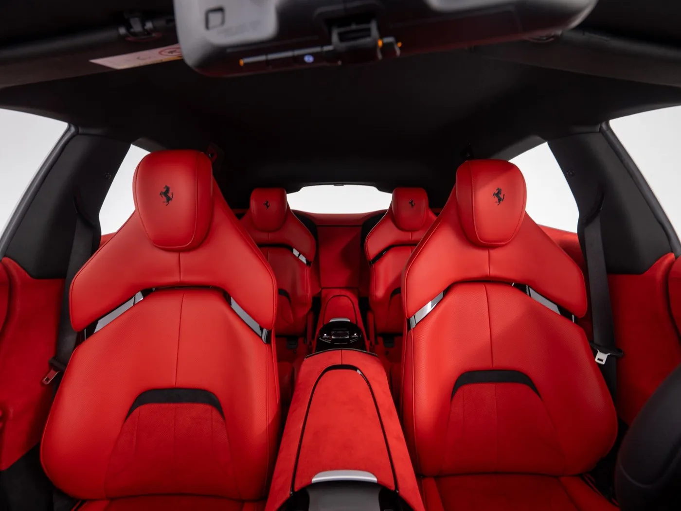 2026 Ferrari Purosangue verkauft von einem Fachhändler in Singen, Deutschland, Foto 10 von 15