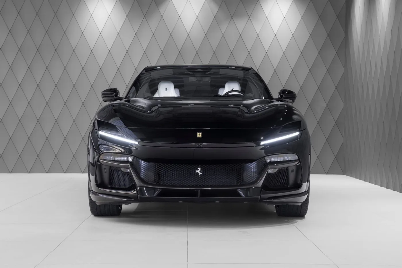 2026 Ferrari Purosangue angeboten von einem Supersportwagenhändler in Schenefeld, Deutschland, Foto 2 von 25