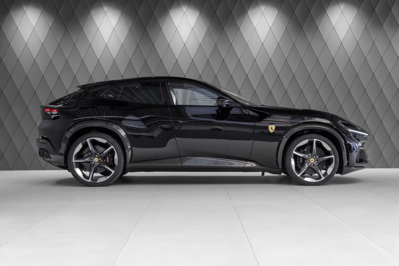2026 Ferrari Purosangue angeboten von einem Supersportwagenhändler in Schenefeld, Deutschland, Foto 3 von 25