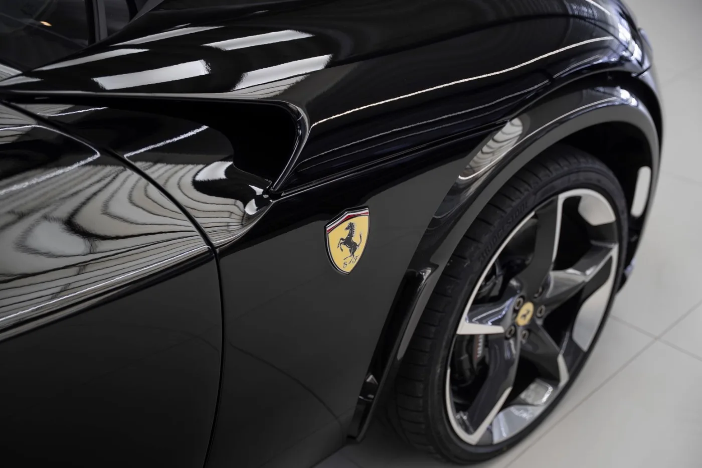 2026 Ferrari Purosangue angeboten von einem Supersportwagenhändler in Schenefeld, Deutschland, Foto 10 von 25