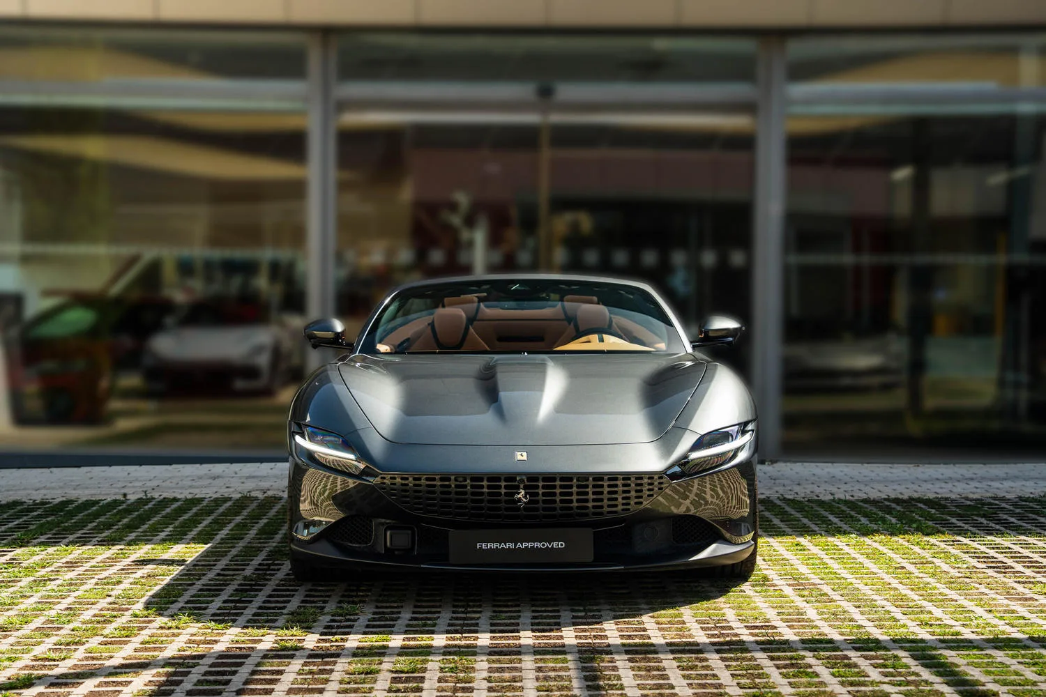 2026 Ferrari Roma Spider proposée par un concessionnaire spécialisé à San Pedro Alcántara, Espagne, photo principale