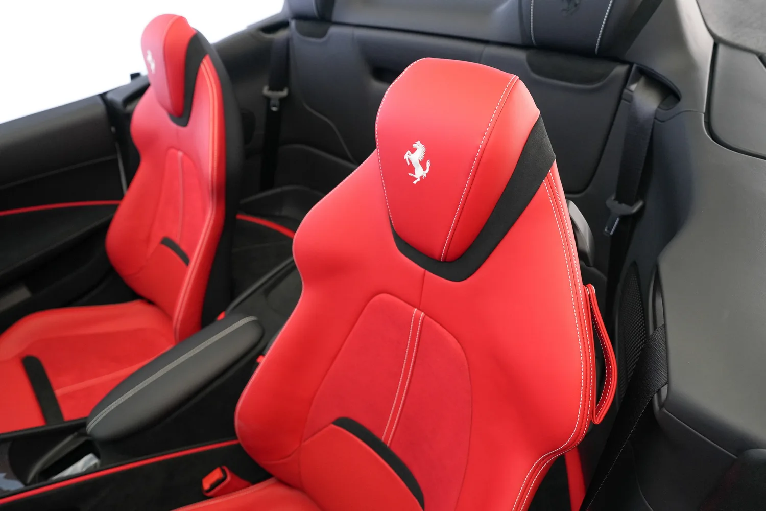 2026 Ferrari Roma Spider, 17/20