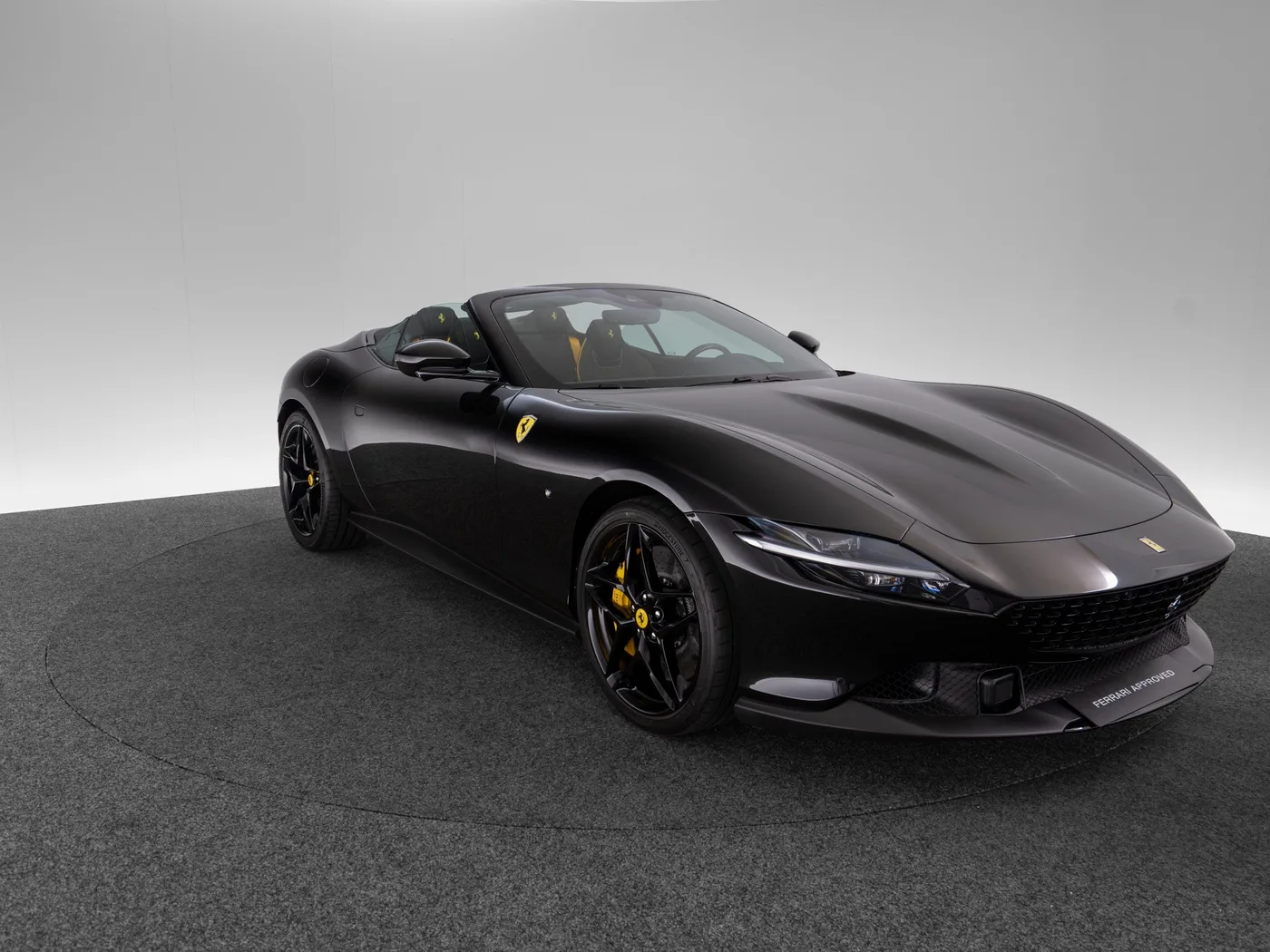2026 Ferrari Roma Spider proposée par un concessionnaire spécialisé à Singen, Allemagne, photo 3 sur 15