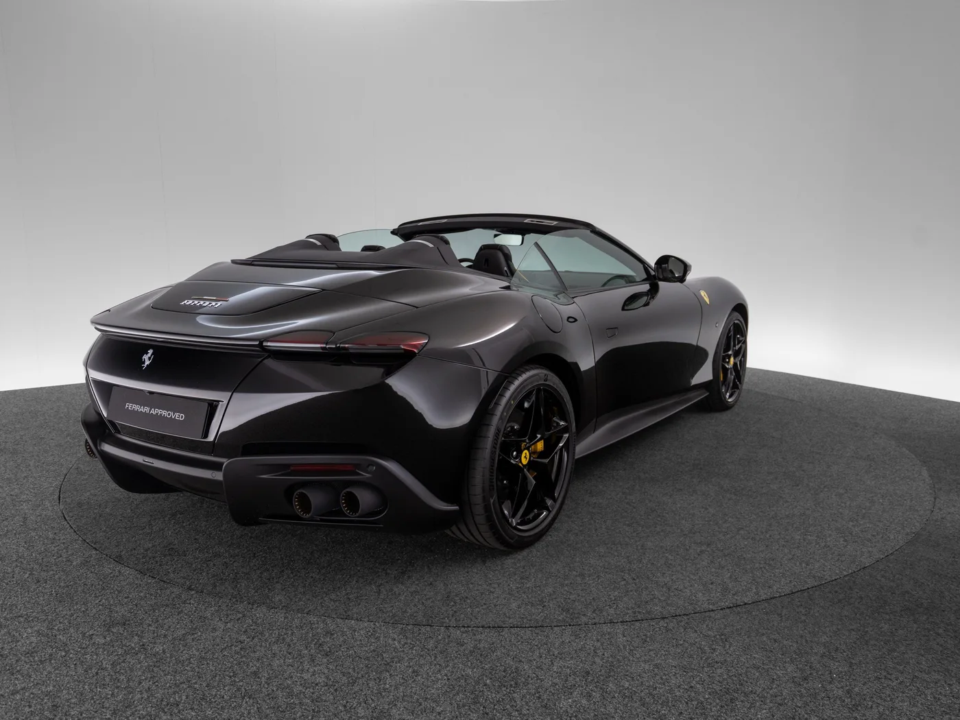 2026 Ferrari Roma Spider proposée par un concessionnaire spécialisé à Singen, Allemagne, photo 5 sur 15