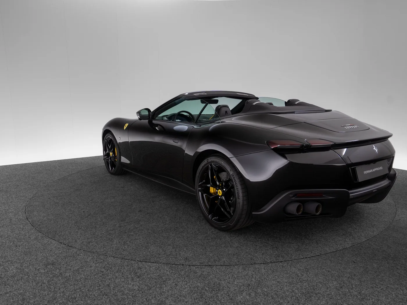 2026 Ferrari Roma Spider proposée par un concessionnaire spécialisé à Singen, Allemagne, photo 7 sur 15