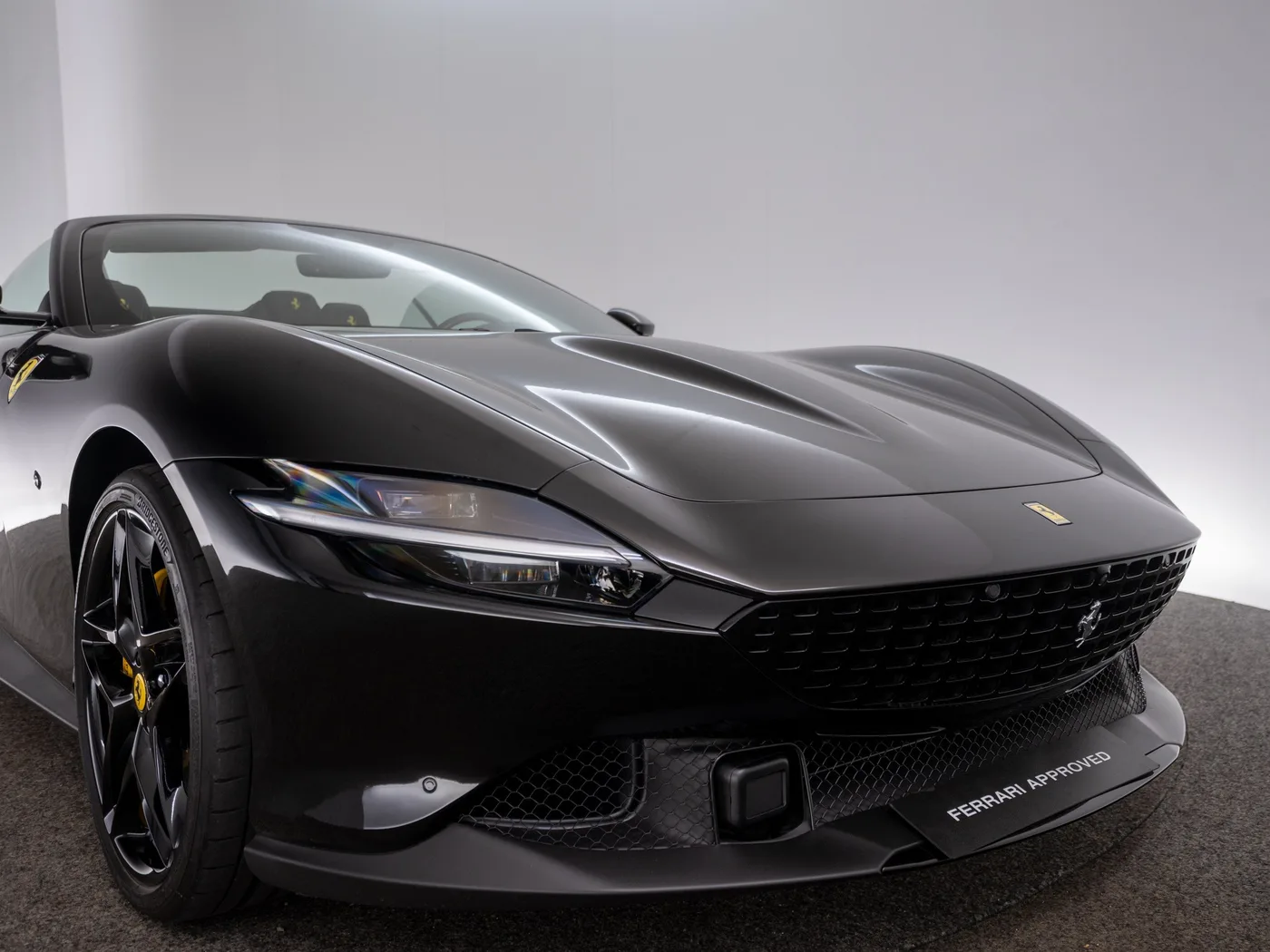 2026 Ferrari Roma Spider proposée par un concessionnaire spécialisé à Singen, Allemagne, photo 13 sur 15