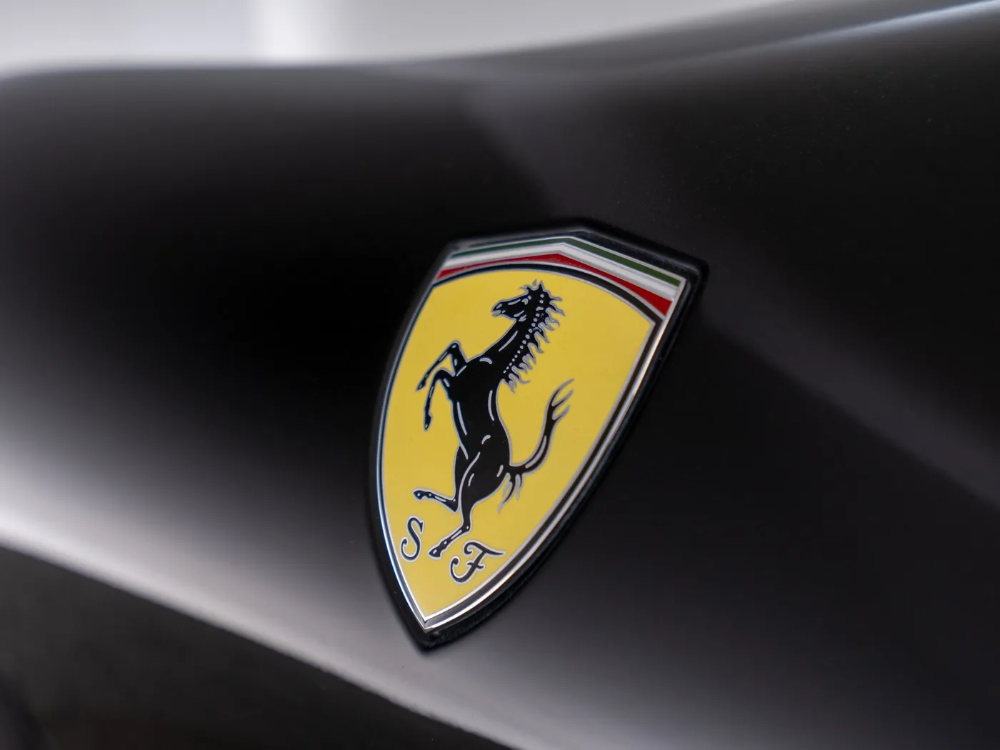 2026 Ferrari Roma Spider proposée par un concessionnaire spécialisé à Singen, Allemagne, photo 14 sur 15