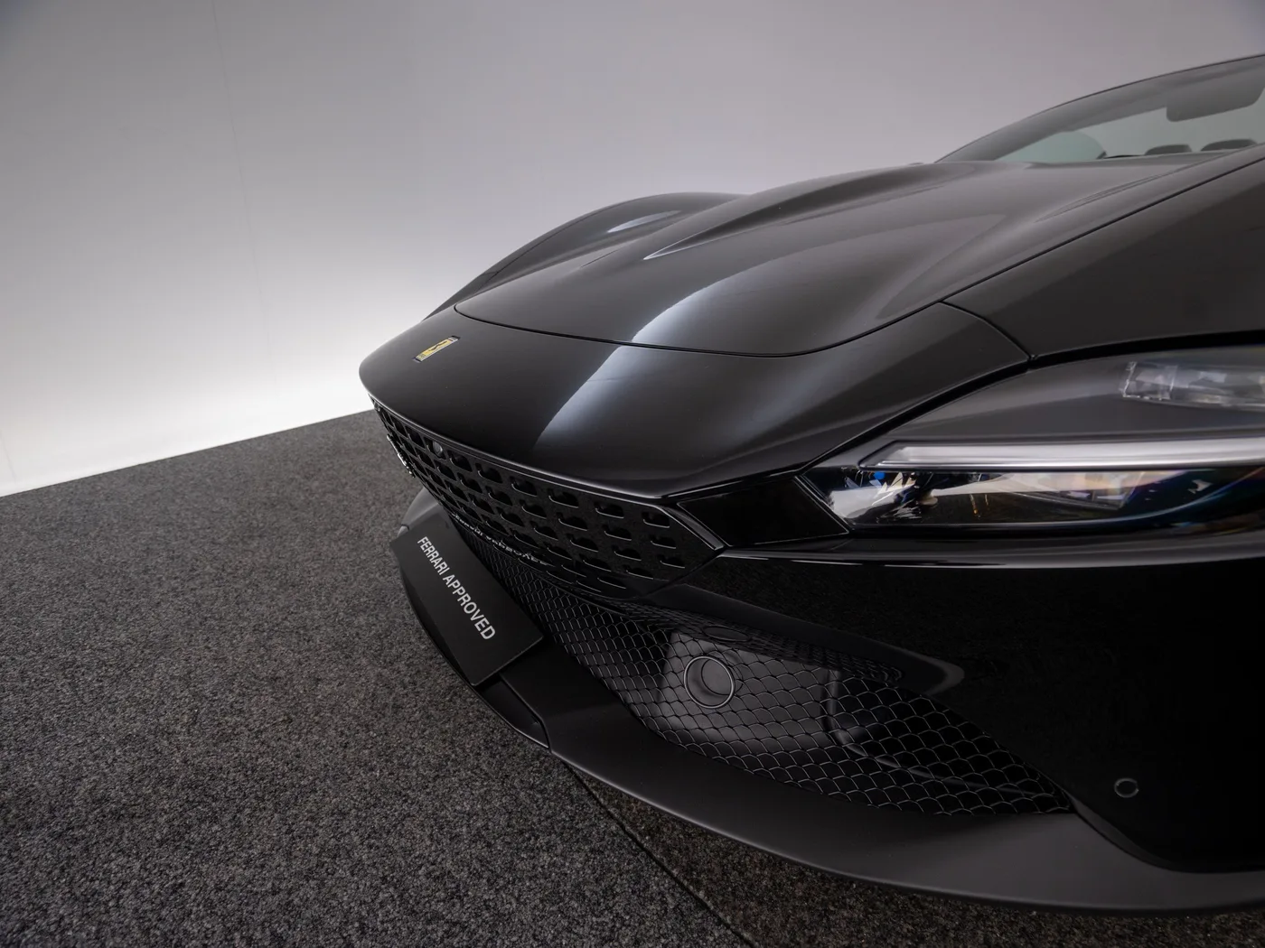 2026 Ferrari Roma Spider proposée par un concessionnaire spécialisé à Singen, Allemagne, photo 15 sur 15
