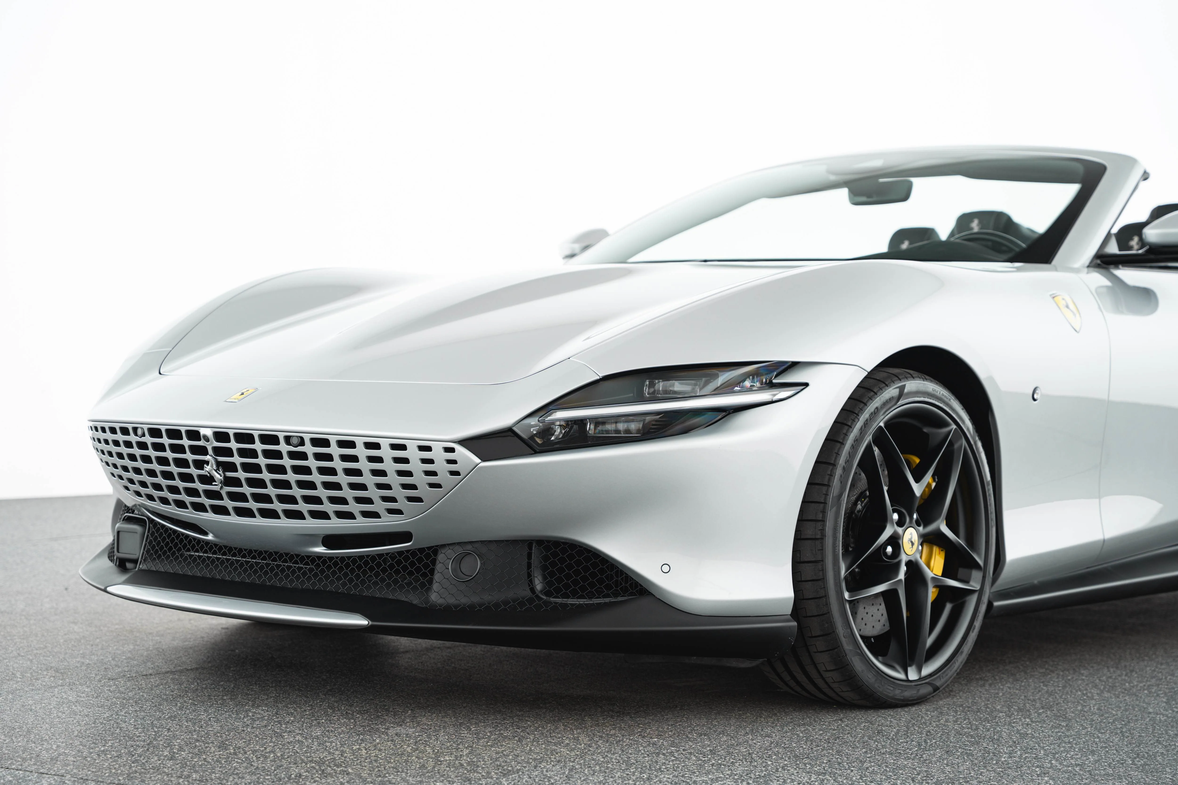 2026 Ferrari Roma Spider, 25/30