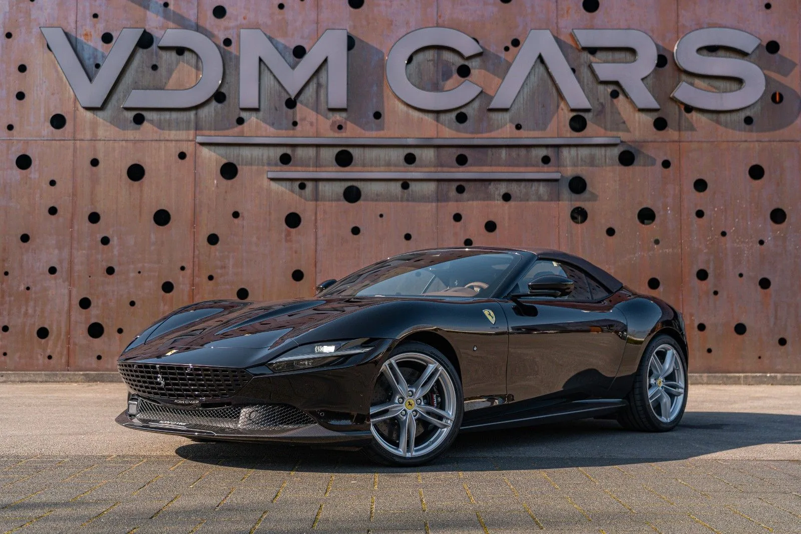 2026 Ferrari Roma Spider angeboten von einem Supersportwagenhändler in Gronau, Deutschland, Hauptfoto