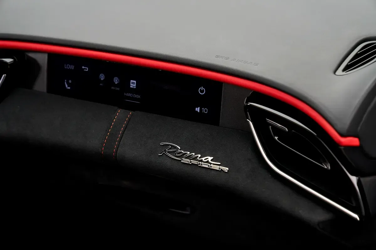 2026 Ferrari Roma Spider, 13/13