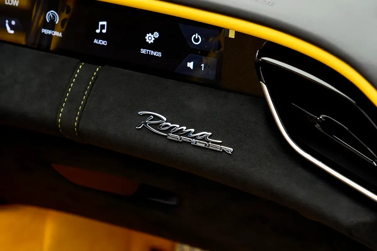 2026 Ferrari Roma Spider, 11/12
