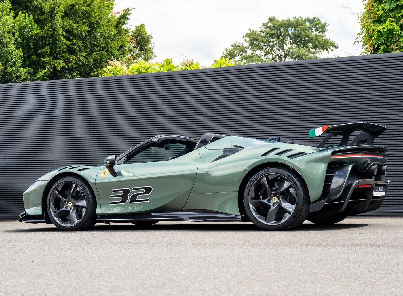 2026 Ferrari SF90 XX Spider proposée par un concessionnaire spécialisé à Banstead, Royaume-Uni, photo 4 sur 15