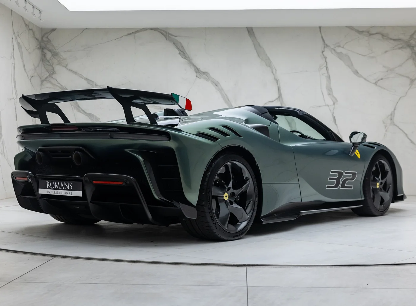 2026 Ferrari SF90 XX Spider proposée par un concessionnaire spécialisé à Banstead, Royaume-Uni, photo 8 sur 15