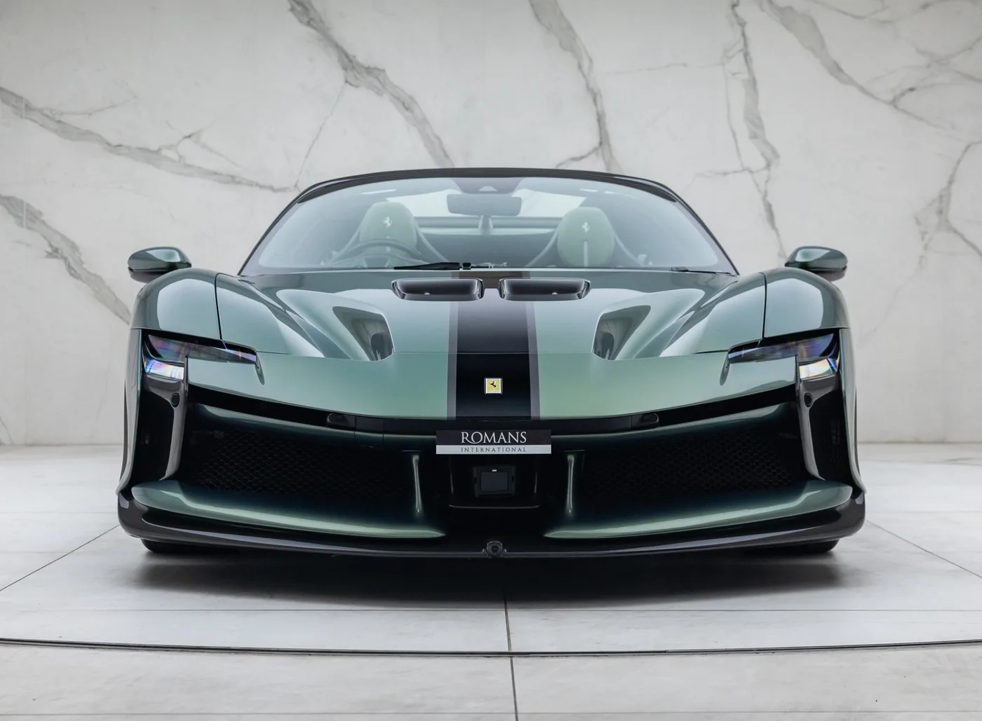 2026 Ferrari SF90 XX Spider proposée par un concessionnaire spécialisé à Banstead, Royaume-Uni, photo 10 sur 15