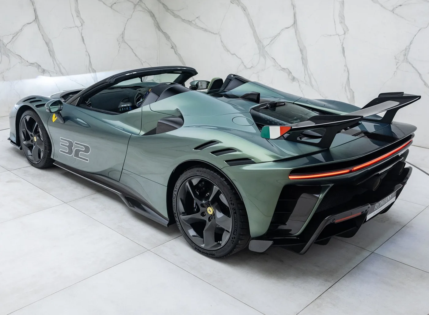 2026 Ferrari SF90 XX Spider proposée par un concessionnaire spécialisé à Banstead, Royaume-Uni, photo 15 sur 15