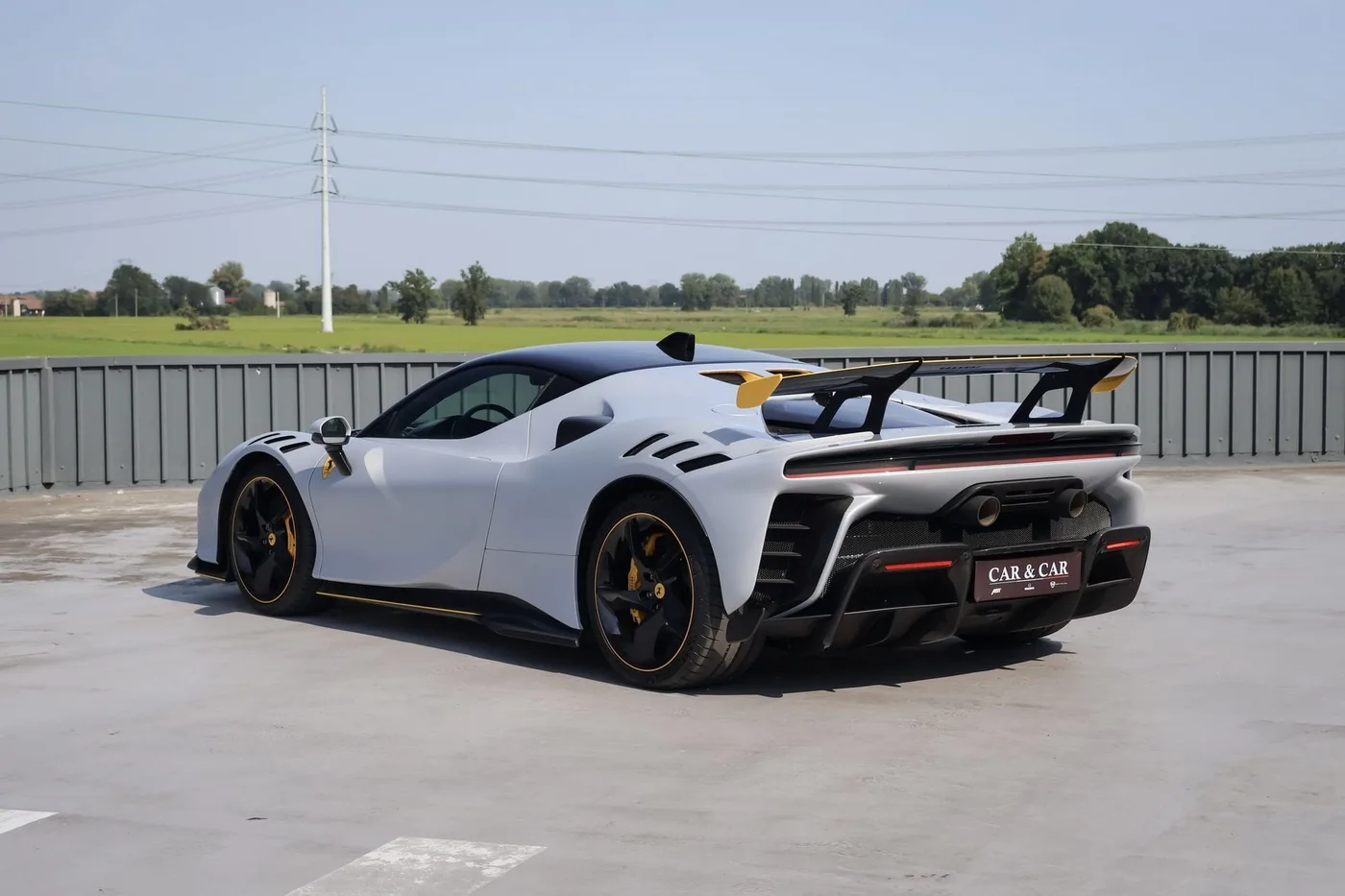 2026 Ferrari SF90 XX Stradale angeboten von einem Supersportwagenhändler in Zibido San Giacomo, Italien, Foto 2 von 21