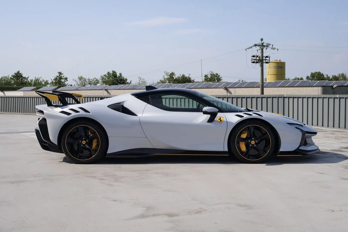 2026 Ferrari SF90 XX Stradale angeboten von einem Supersportwagenhändler in Zibido San Giacomo, Italien, Foto 5 von 21