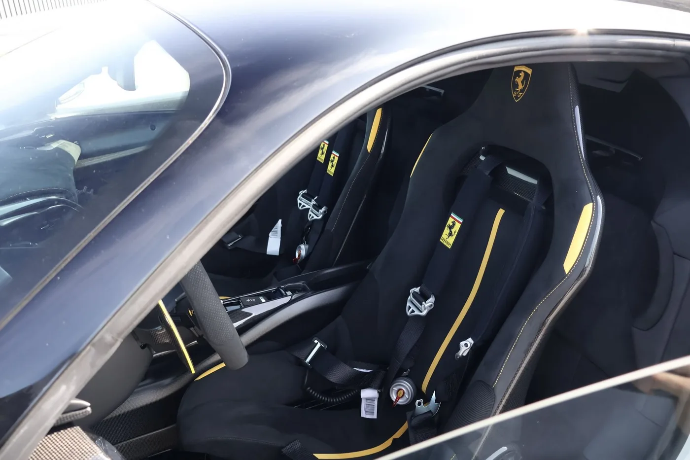 2026 Ferrari SF90 XX Stradale angeboten von einem Supersportwagenhändler in Zibido San Giacomo, Italien, Foto 10 von 21