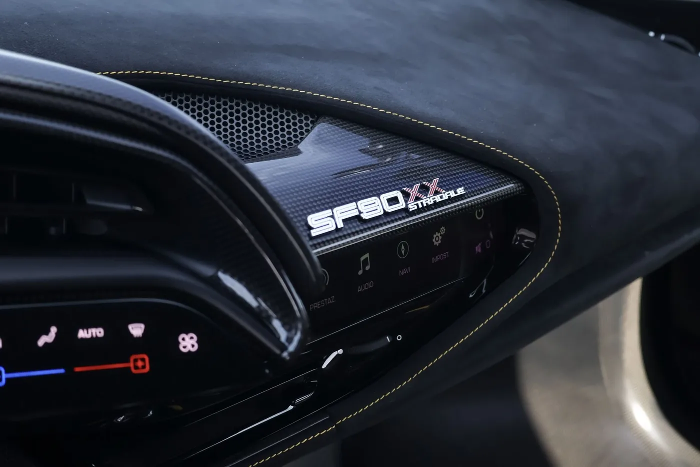 2026 Ferrari SF90 XX Stradale angeboten von einem Supersportwagenhändler in Zibido San Giacomo, Italien, Foto 13 von 21