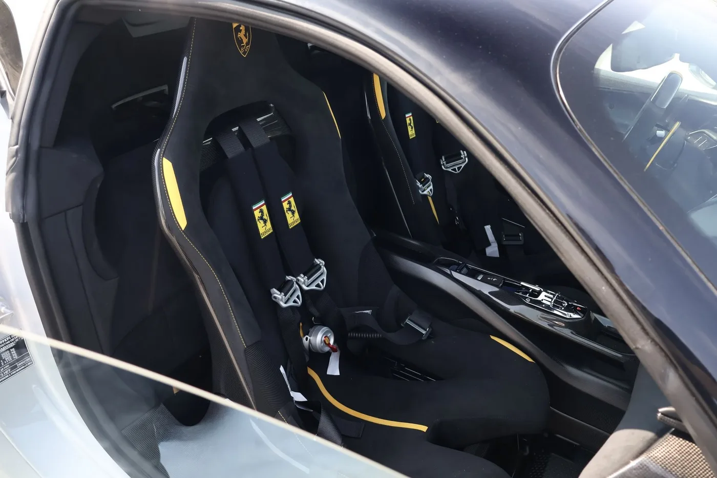 2026 Ferrari SF90 XX Stradale angeboten von einem Supersportwagenhändler in Zibido San Giacomo, Italien, Foto 14 von 21