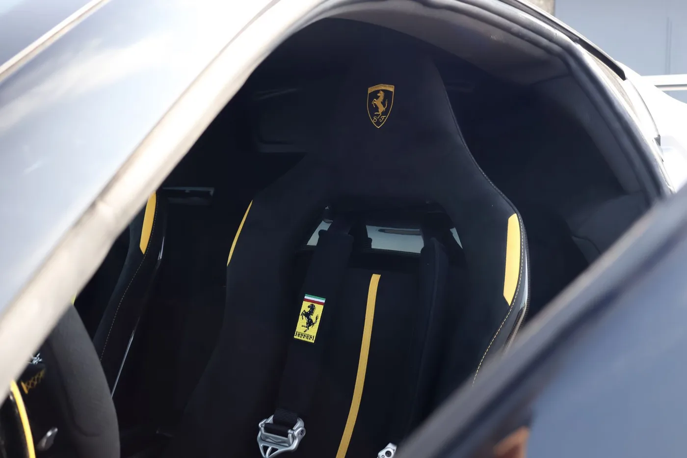 2026 Ferrari SF90 XX Stradale angeboten von einem Supersportwagenhändler in Zibido San Giacomo, Italien, Foto 15 von 21