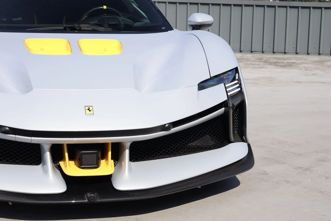 2026 Ferrari SF90 XX Stradale angeboten von einem Supersportwagenhändler in Zibido San Giacomo, Italien, Foto 19 von 21