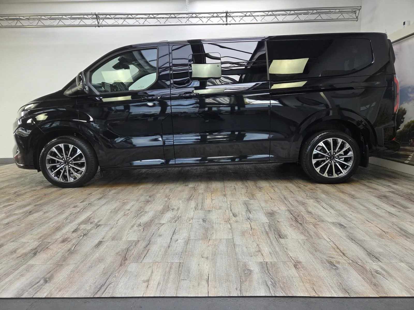 2026 Ford Tourneo Custom Titanium X, 3/30