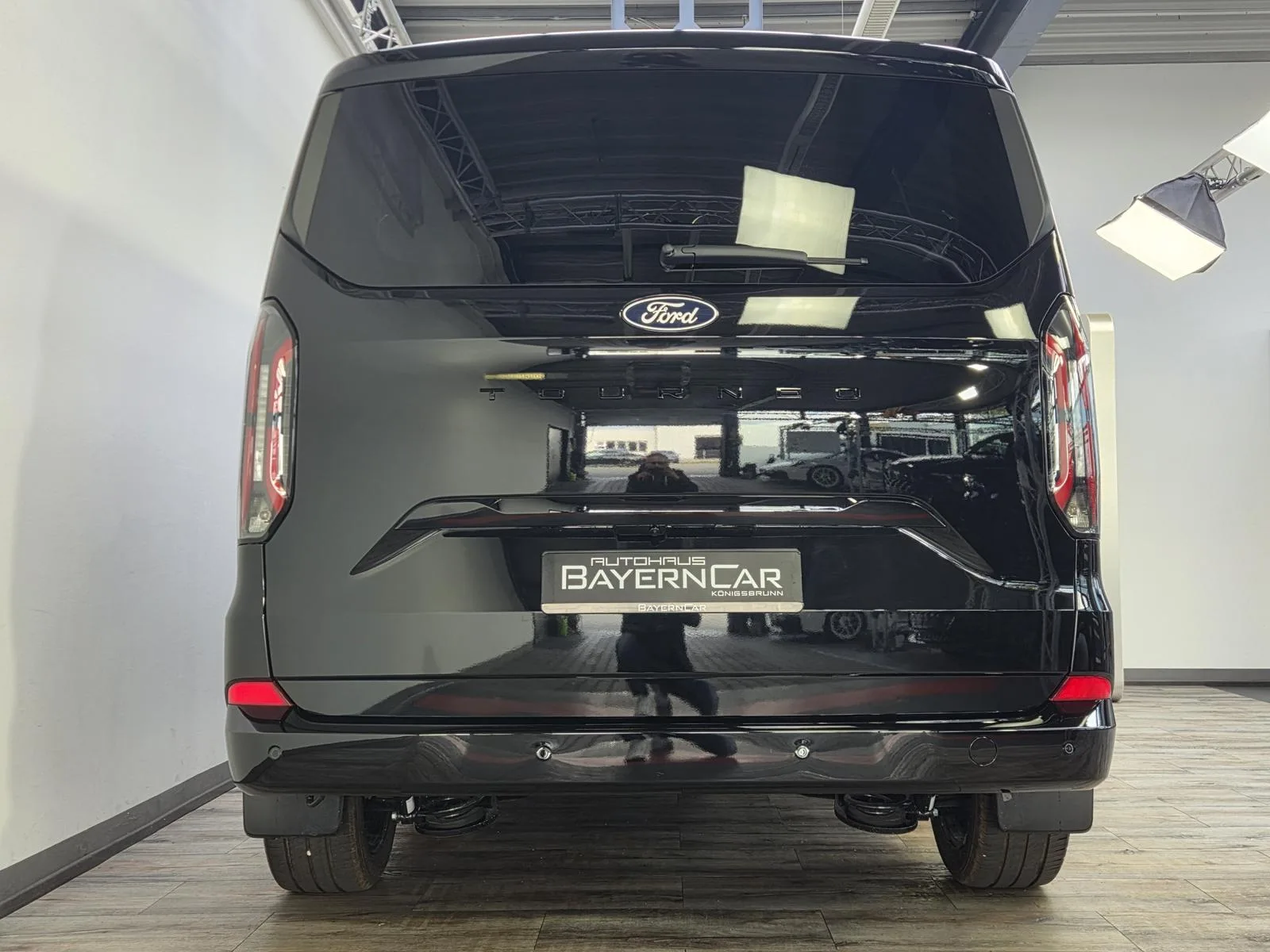 2026 Ford Tourneo Custom Titanium X, 5/30