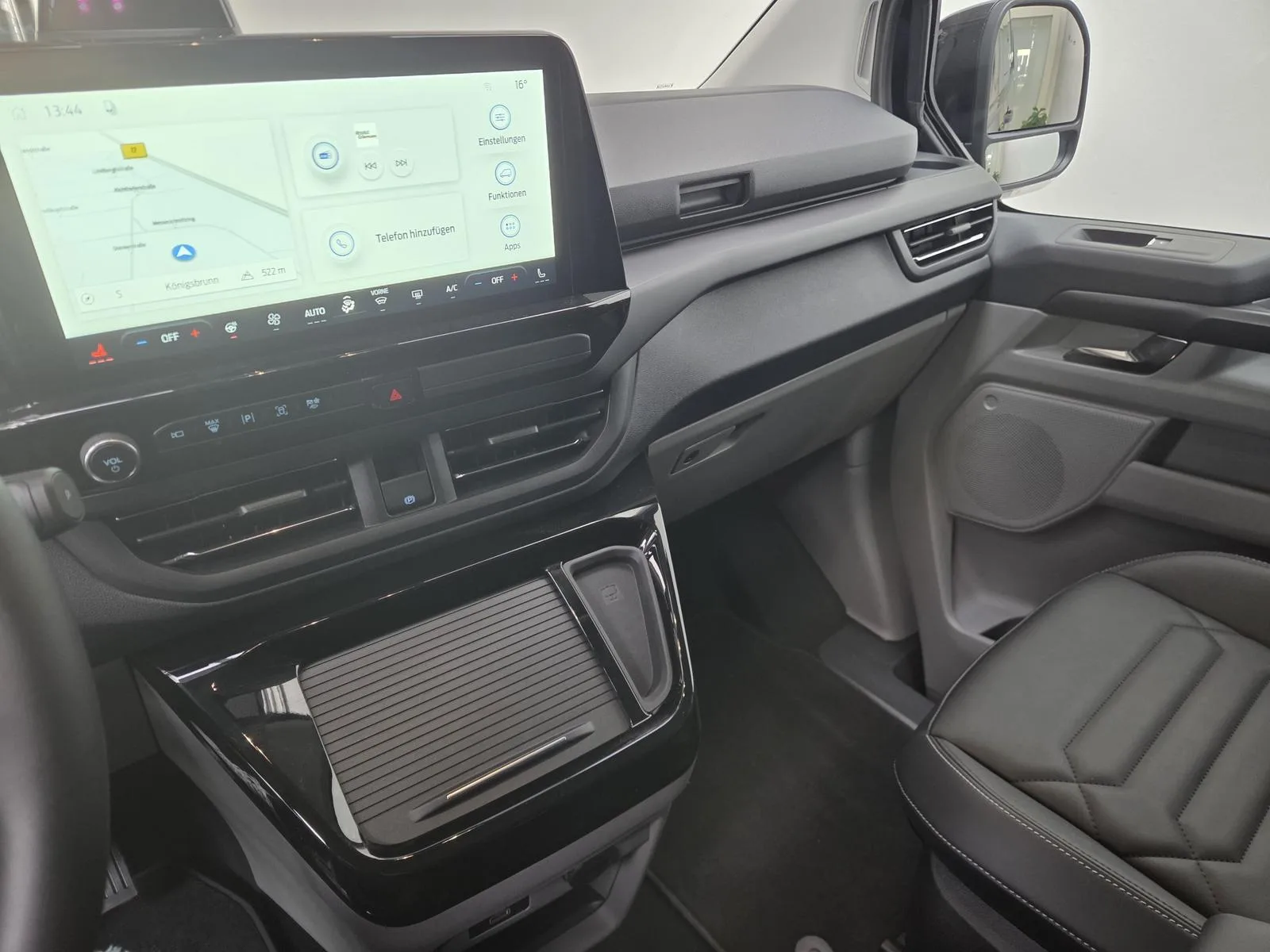 2026 Ford Tourneo Custom Titanium X, 9/30
